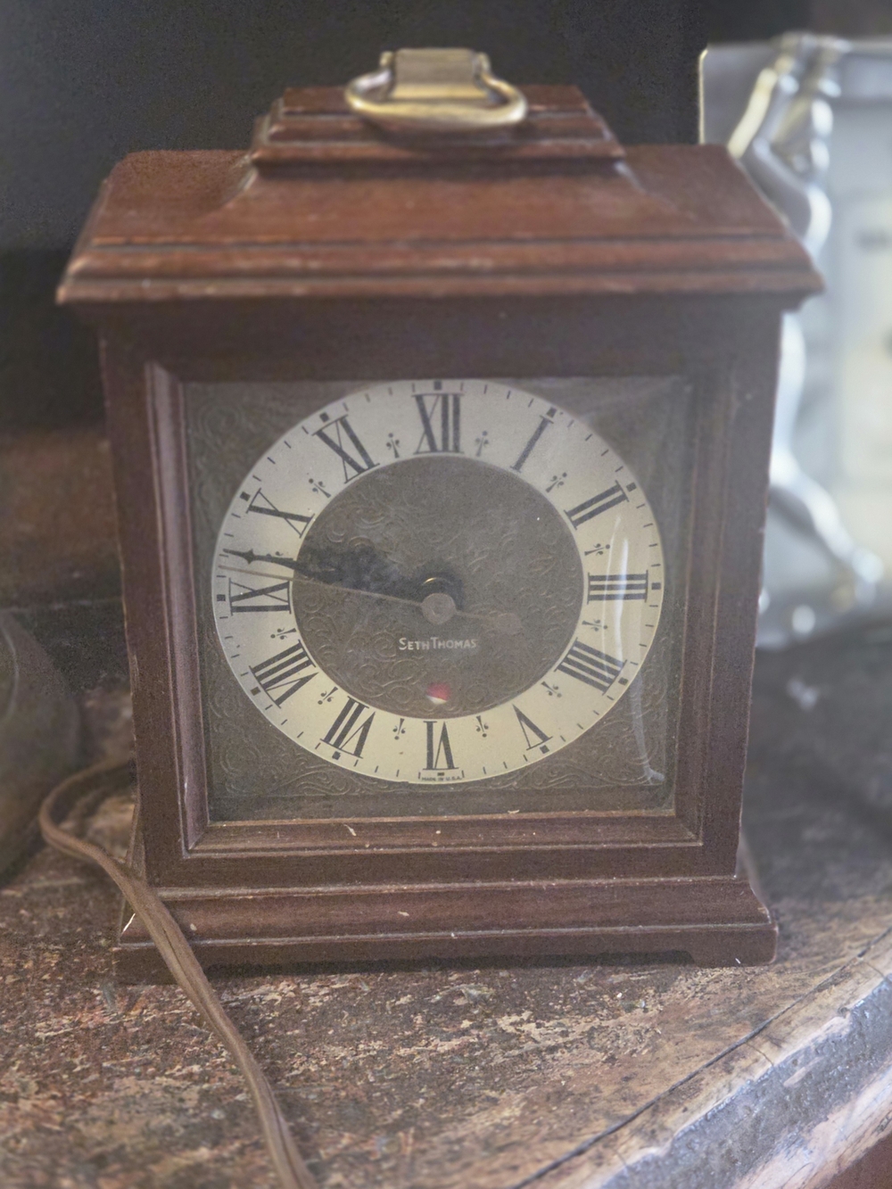 Vintage Seth Thomas Classic Cartiage Style Electric  Wooden Mantel Clock #E018